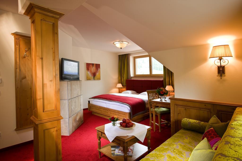 Hotel Auenhof Lech am Arlberg Bagian luar foto